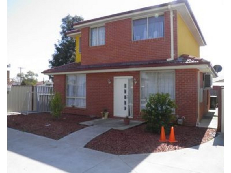 2/62 Grantham Parade, St Albans VIC 3021