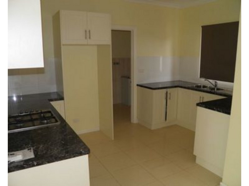 2/62 Grantham Parade, St Albans VIC 3021