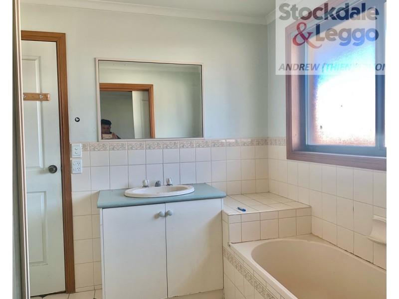 2/99 POWER Street, St Albans VIC 3021