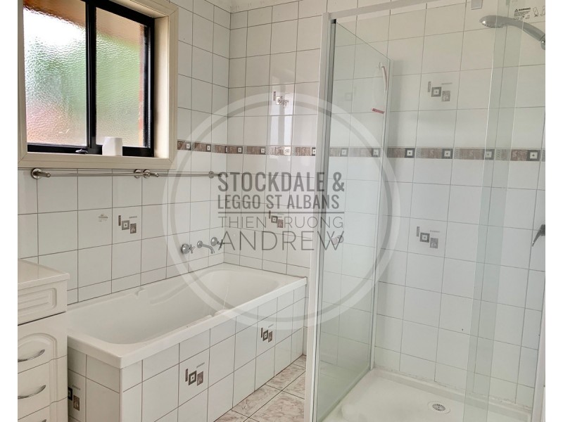 2/98 view Street, St Albans VIC 3021