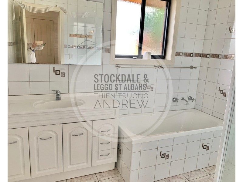 2/98 view Street, St Albans VIC 3021