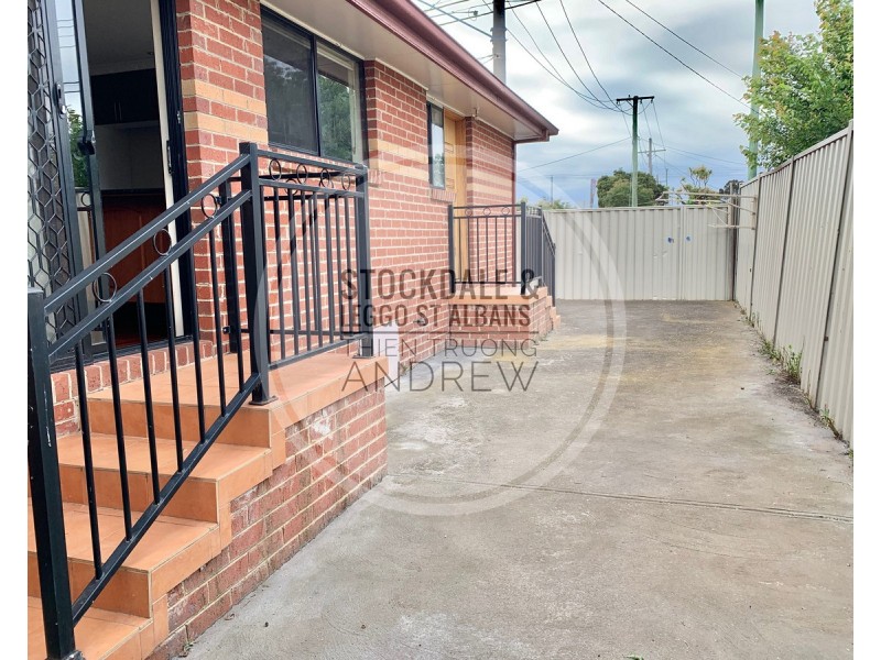 2/98 view Street, St Albans VIC 3021