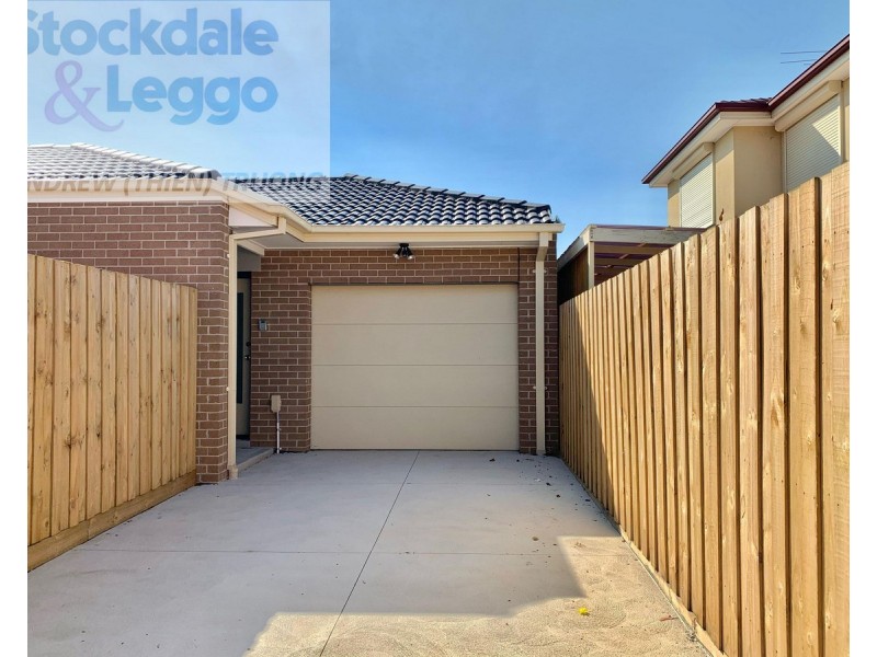 2/16 Charles Street, St Albans VIC 3021