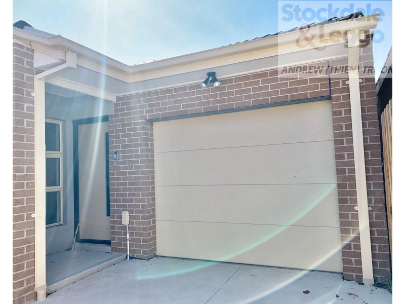 2/16 Charles Street, St Albans VIC 3021