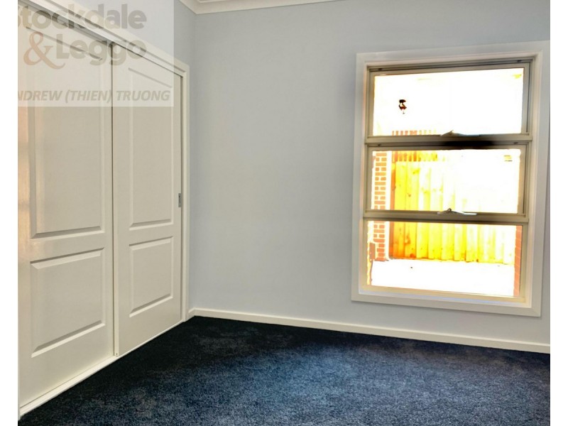 2/16 Charles Street, St Albans VIC 3021