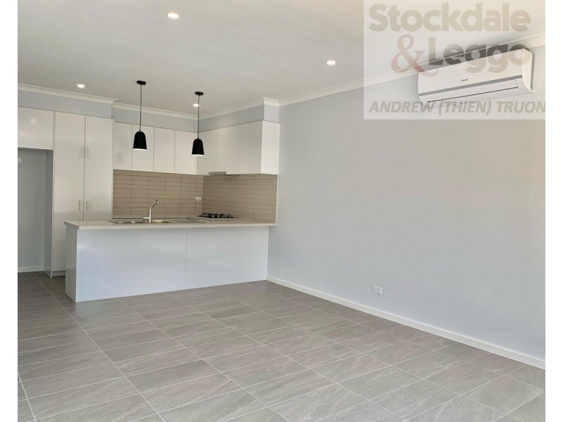 2/16 Charles Street, St Albans VIC 3021