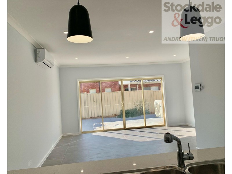 2/16 Charles Street, St Albans VIC 3021