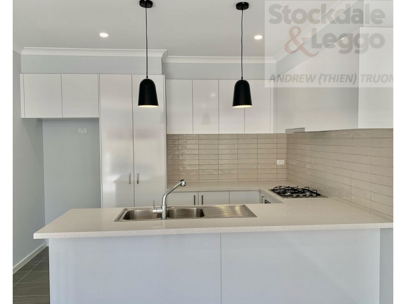 2/16 Charles Street, St Albans VIC 3021