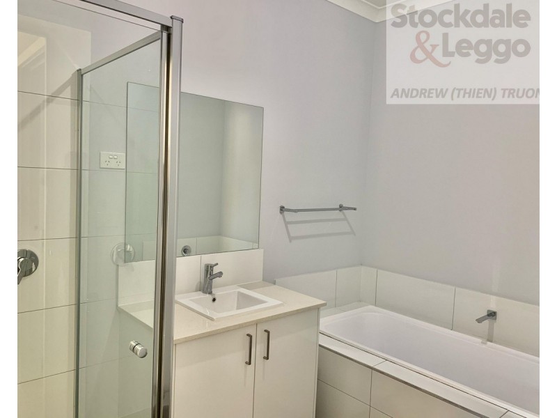 2/16 Charles Street, St Albans VIC 3021