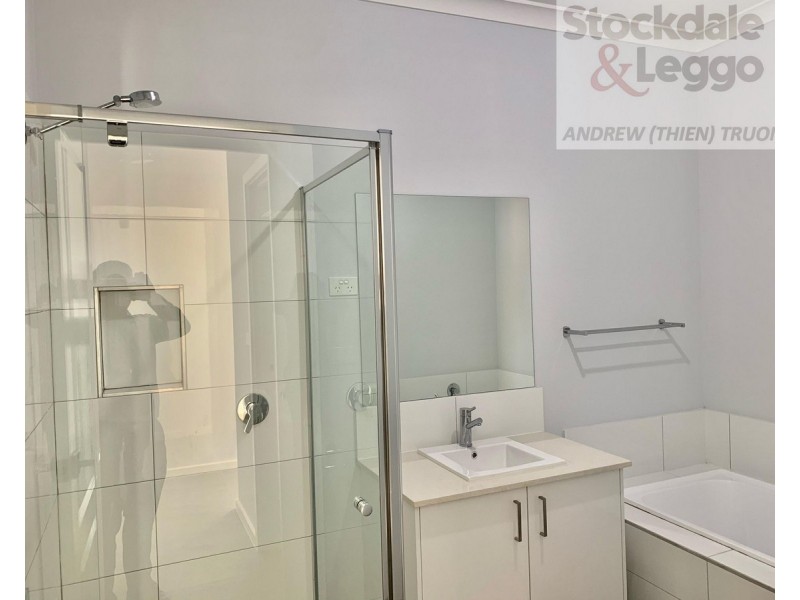 2/16 Charles Street, St Albans VIC 3021