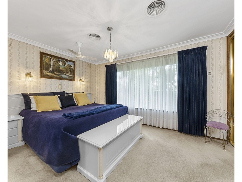 69 Mulhall Drive, St Albans VIC 3021