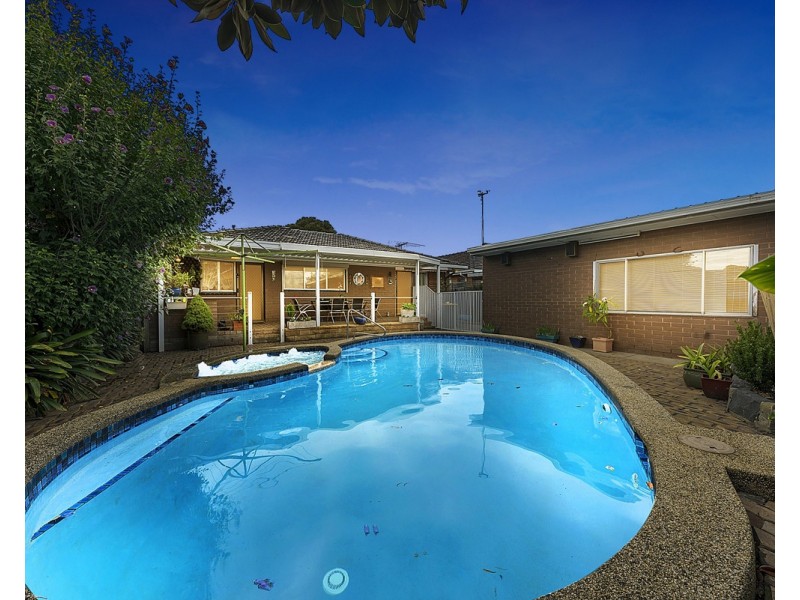 69 Mulhall Drive, St Albans VIC 3021