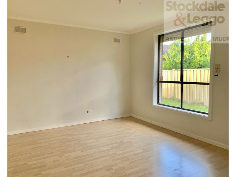 2/21 Adams Street, St Albans VIC 3021