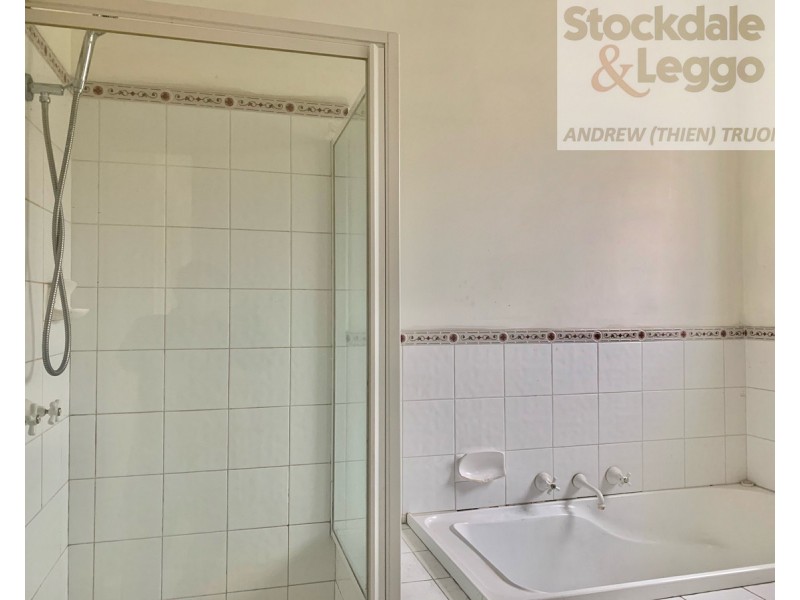 1/2 Verne Close, Delahey VIC 3037