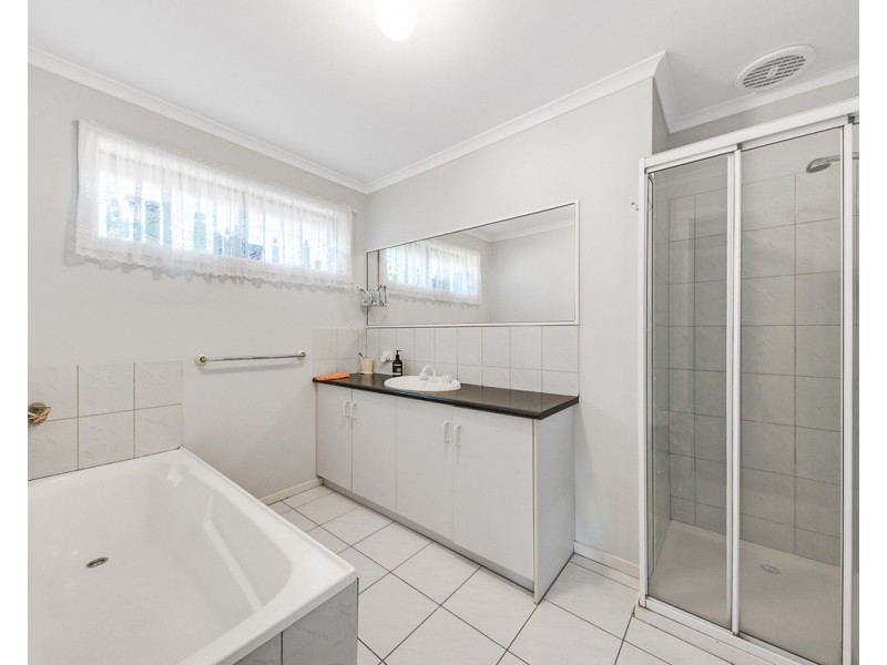 10 Flint Crescent, Delahey VIC 3037