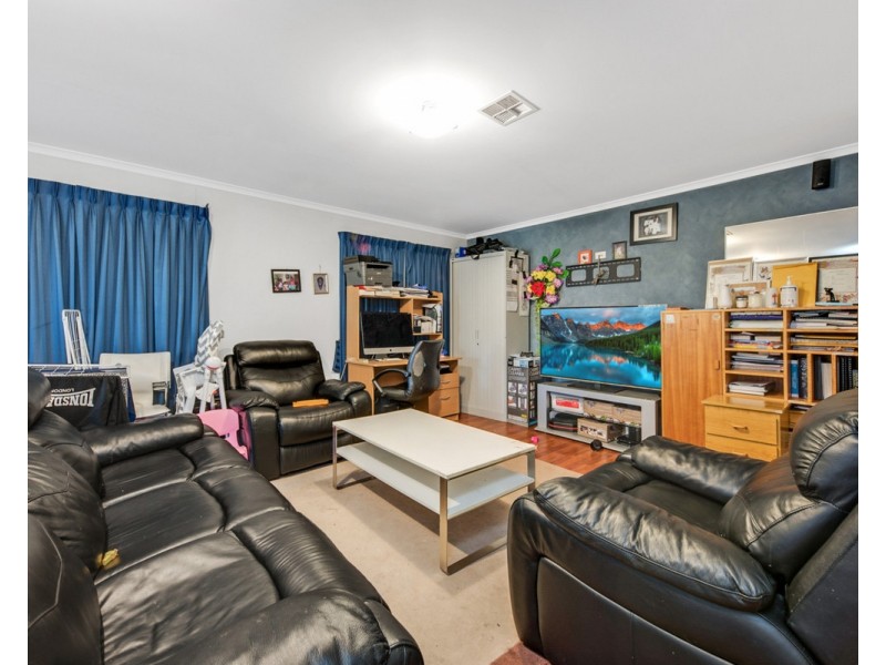 10 Flint Crescent, Delahey VIC 3037