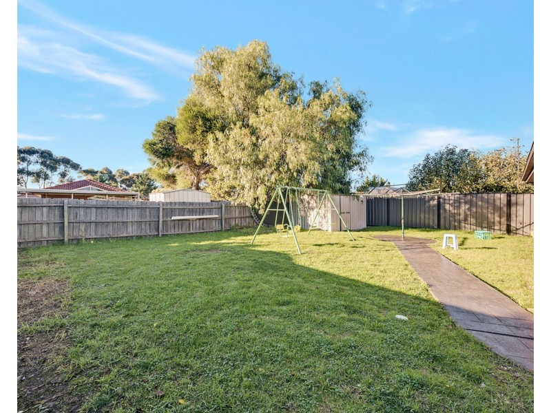 10 Flint Crescent, Delahey VIC 3037