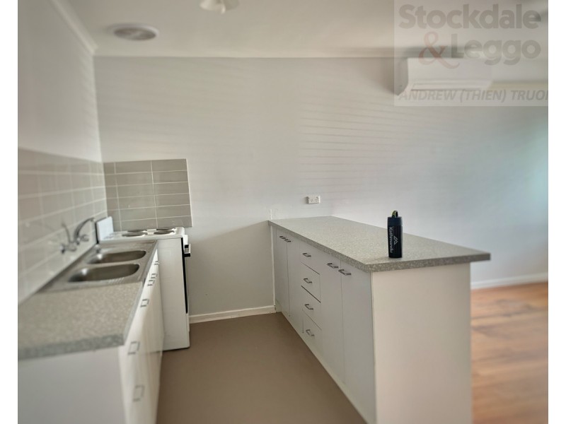 2/13 Adelaide Street, St Albans VIC 3021
