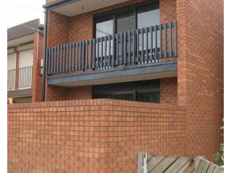 2/6 John Street, St Albans VIC 3021