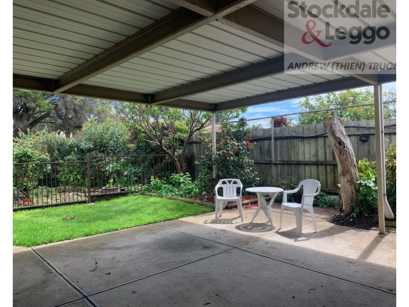 2/26 Graceburn Grove, St Albans VIC 3021