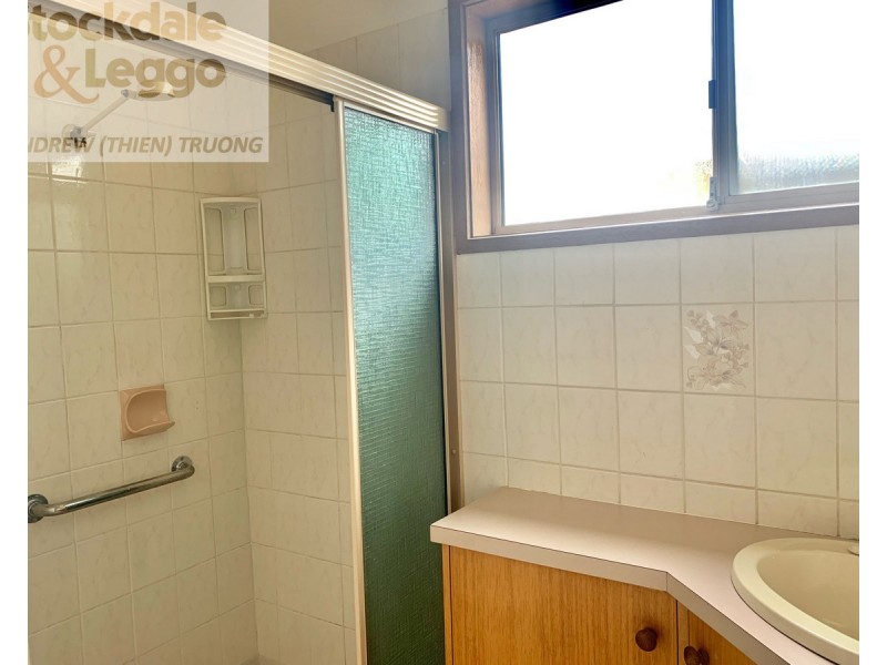 2/26 Graceburn Grove, St Albans VIC 3021