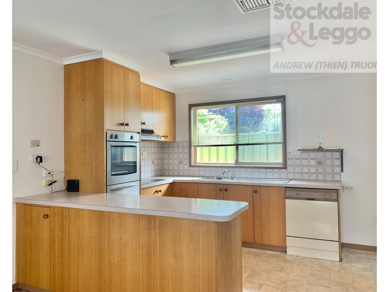 2/26 Graceburn Grove, St Albans VIC 3021