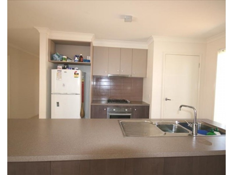 17 Howardson Circuit, St Albans VIC 3021