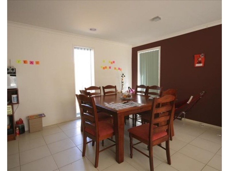 17 Howardson Circuit, St Albans VIC 3021