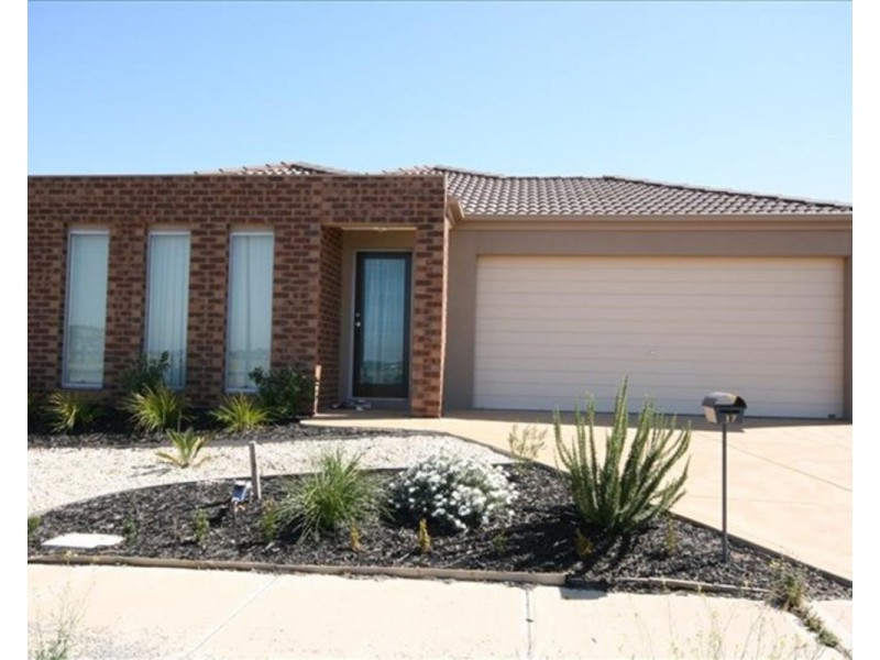 17 Howardson Circuit, St Albans VIC 3021