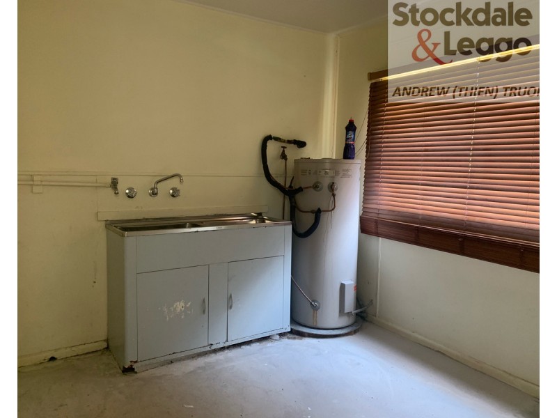 37 IVANHOE Avenue, St Albans VIC 3021