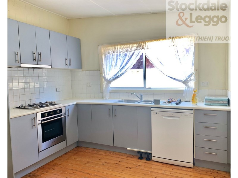 37 IVANHOE Avenue, St Albans VIC 3021