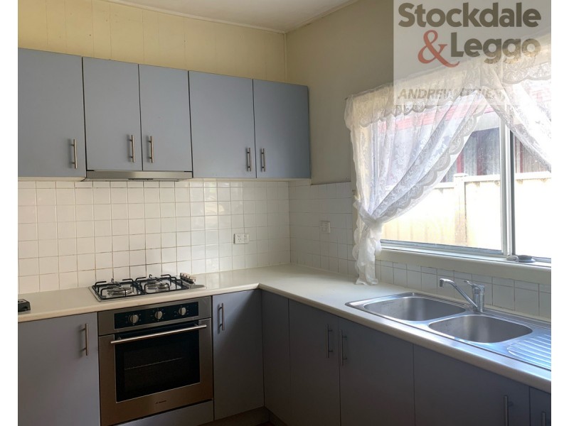 37 IVANHOE Avenue, St Albans VIC 3021