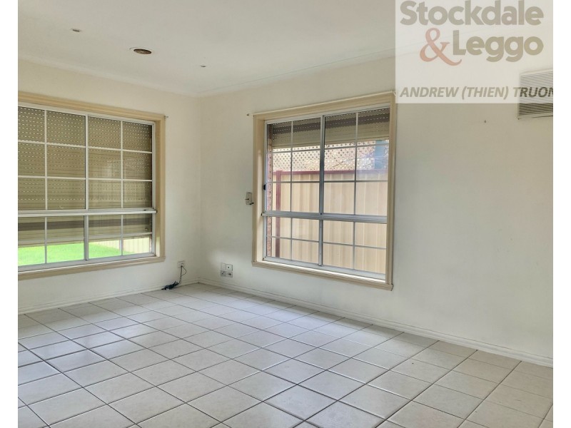 1/2 Verne Close, Delahey VIC 3037