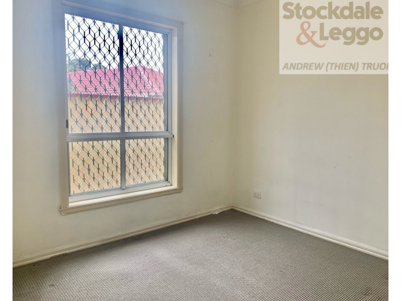 1/2 Verne Close, Delahey VIC 3037