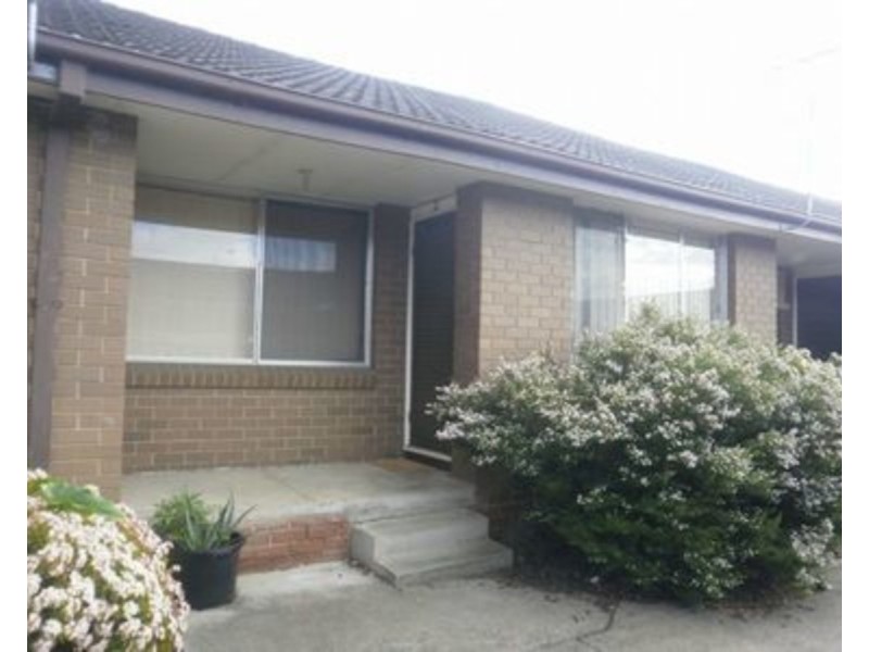 2/218 BIGGS Street, St Albans VIC 3021