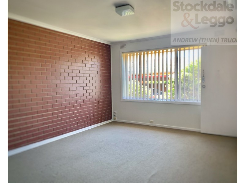 2/218 BIGGS Street, St Albans VIC 3021