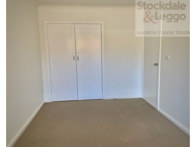 2/218 BIGGS Street, St Albans VIC 3021