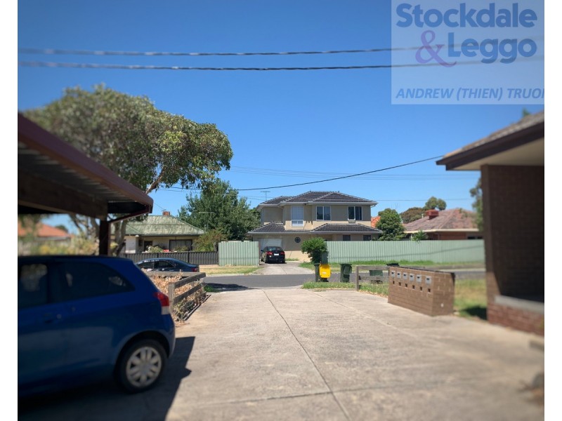 2/218 BIGGS Street, St Albans VIC 3021