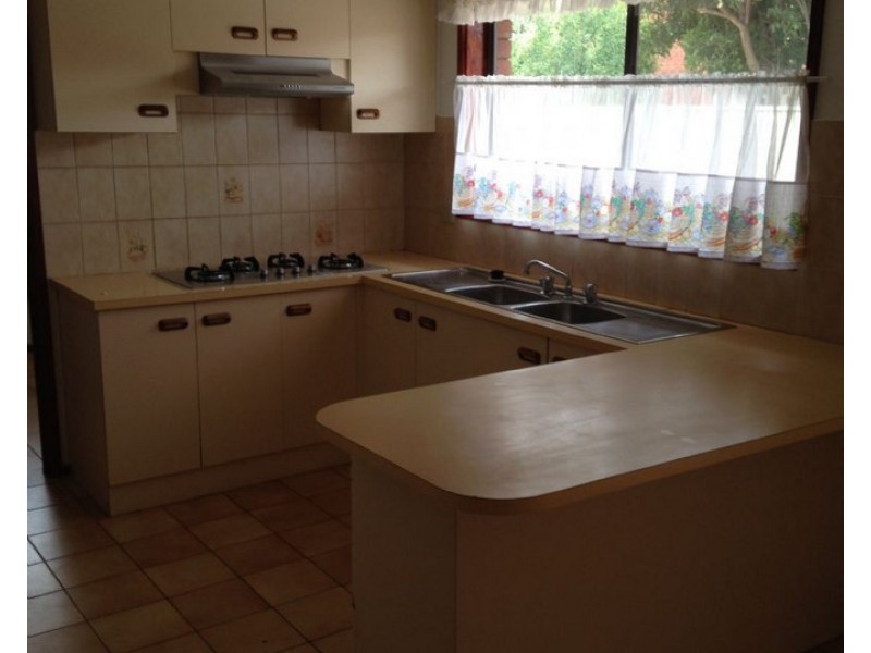 2 DRAGON Way, Kings Park VIC 3021