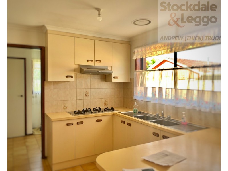 2 DRAGON Way, Kings Park VIC 3021