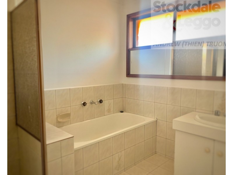 2 DRAGON Way, Kings Park VIC 3021