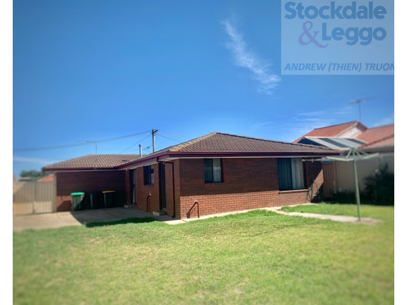 2 DRAGON Way, Kings Park VIC 3021