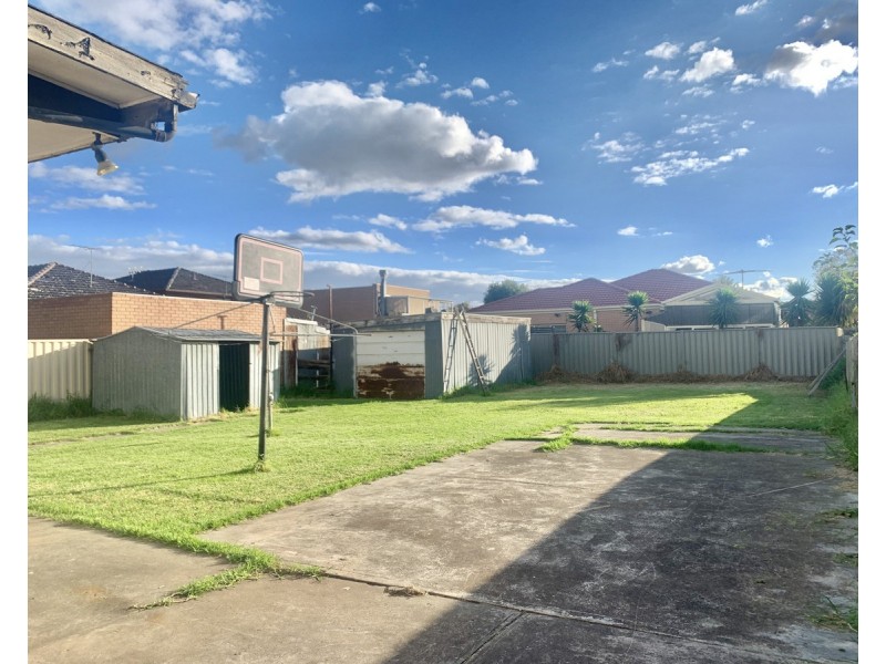 1 McArthur Avenue, St Albans VIC 3021