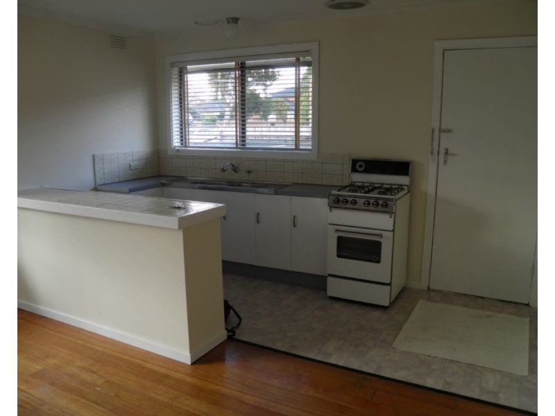 1/13 ADELAIDE Street, St Albans VIC 3021