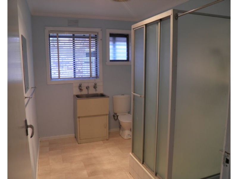 1/13 ADELAIDE Street, St Albans VIC 3021