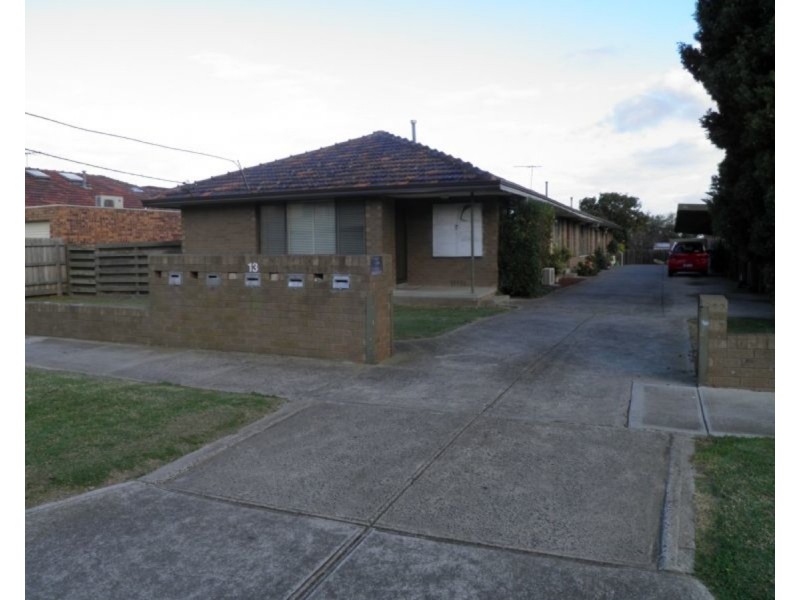 1/13 ADELAIDE Street, St Albans VIC 3021
