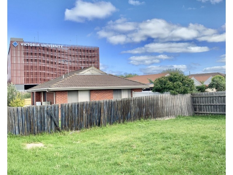 95 MOONSTONE Circuit, St Albans VIC 3021