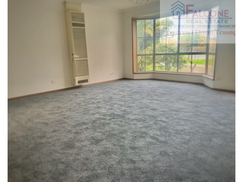 2/26 Graceburn Grove, St Albans VIC 3021