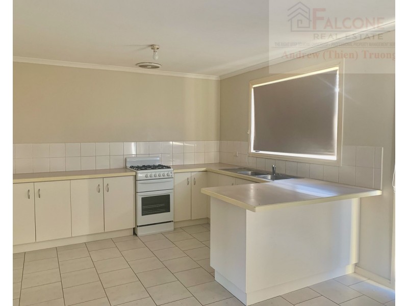 2/10 Glyndon Avenue, St Albans VIC 3021