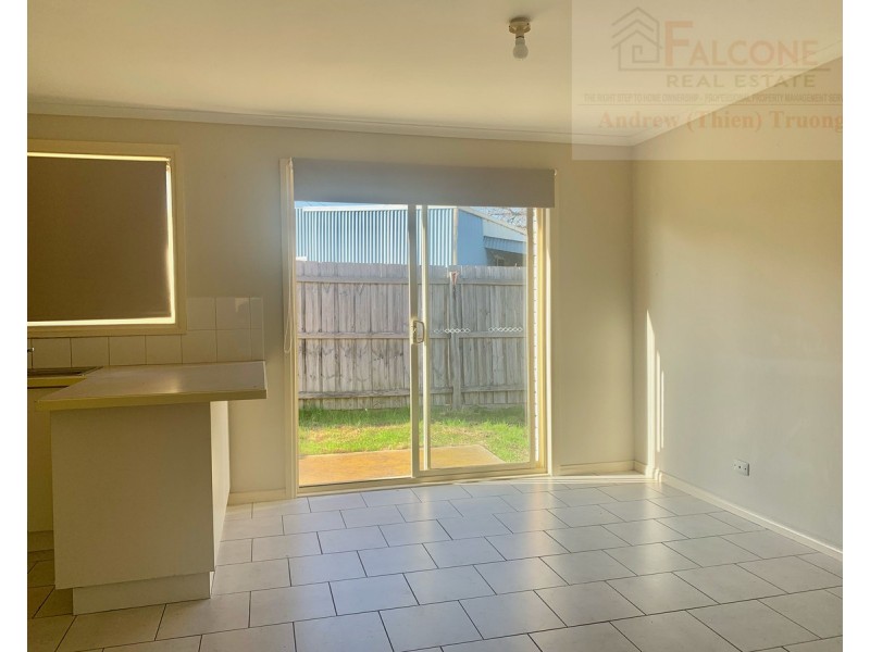 2/10 Glyndon Avenue, St Albans VIC 3021